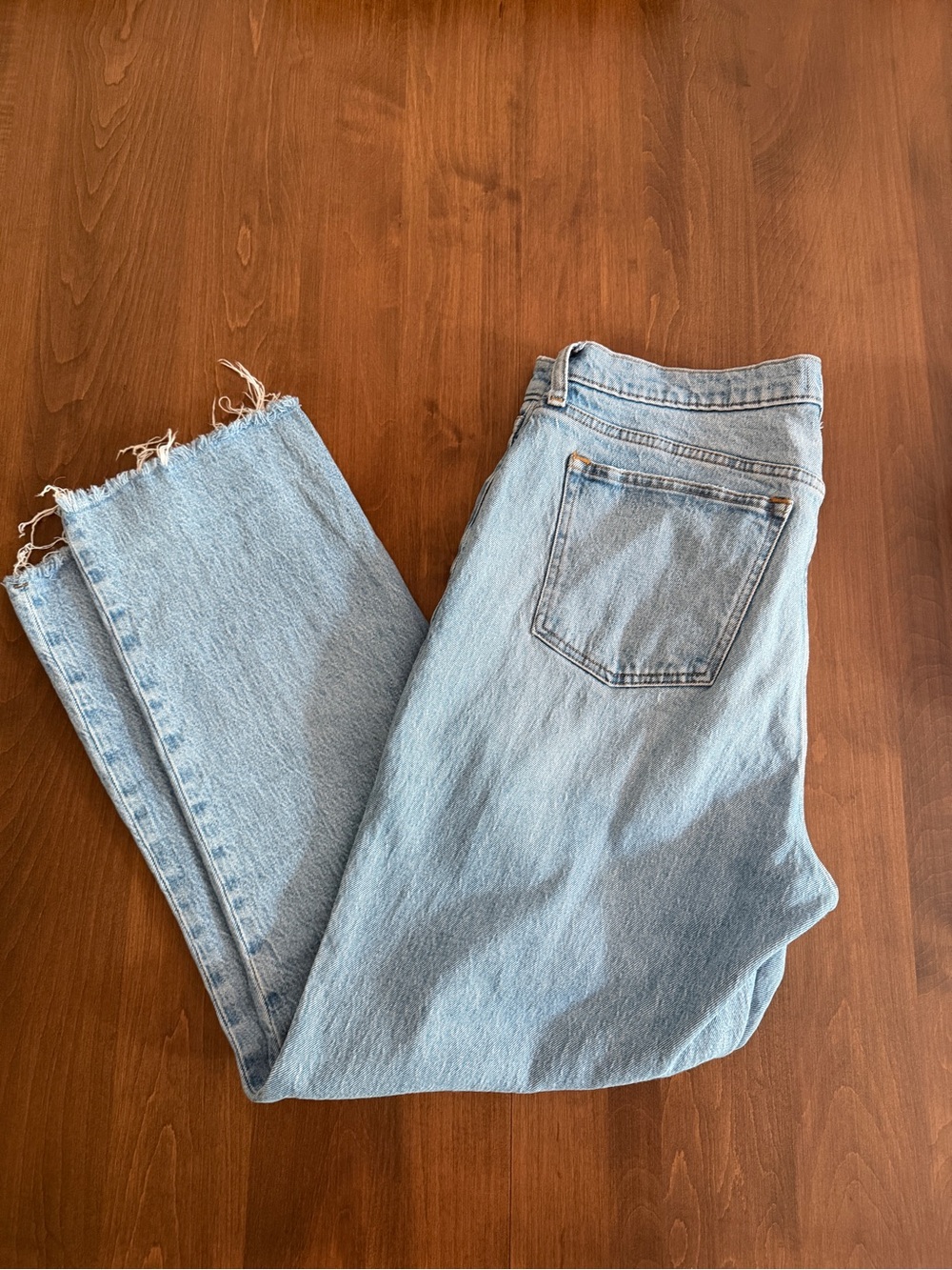 Abercrombie & Fitch Curve Love Mid-Rise 90s Straight Raw Hem